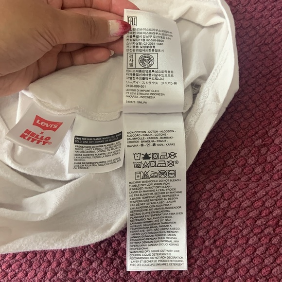 LEVI’S X HELLO KITTY SIZE M Ringer Sanrio Printed Collab T-shirt + Sticker - Picture 12 of 12